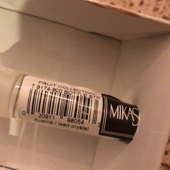 Vintage 1990s Mikasa Austrian Crystal Grape Wine Stopper Fruit Collection, NIB - Picture 8 of 9